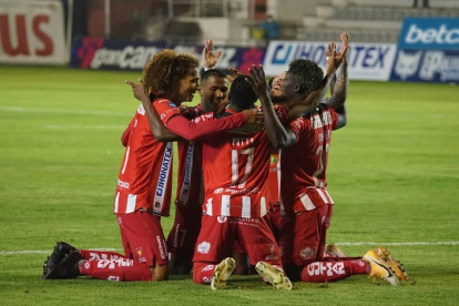 Los jugadores de Técnico Universitario buscan quedarse en la serie A.