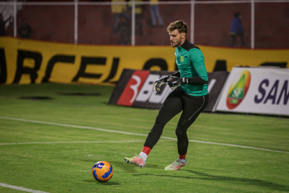 El portero Javier Burrai aqueja una contusión luego del partido ante Aucas.