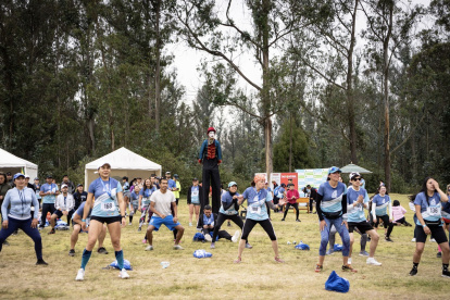 La previa. Como para calentar, todos los participantes y sus acompañantes activan en una actividad de música terapia.