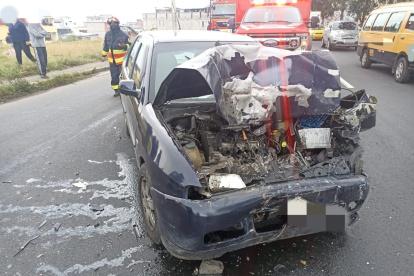 Daños. Un vehículo liviano resultó afectado tras un siniestro vial registrado este martes.