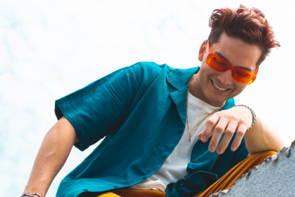 Jandino tiene 25 años.