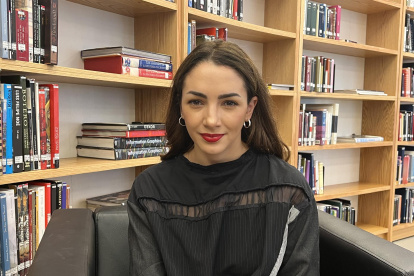 La actriz argentina Thelma Fardin posa durante una entrevista con EFE, el 13 de octubre de 2022, en Guayaquil (Ecuador).