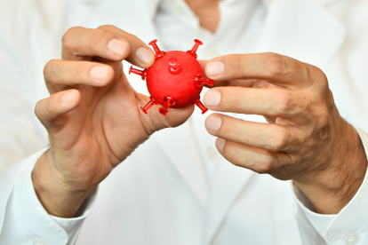 El cáncer colorrectal, apuntó, se origina en el colon o recto de la persona, y surge cuando las células del cuerpo empiezan a crecer de forma descontrolada. Imagen de archivo.