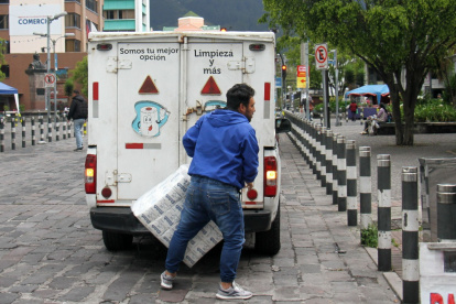 Común. Los conductores alegan que lo hacen por falta de espacios.