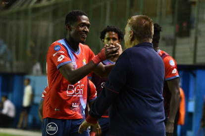 Los jugadores de El Nacional esperan festejar el ascenso a la serie A.