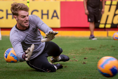 Javier Burrai, golero de Barcelona, espera obtener la nacionalidad ecuatoriana.