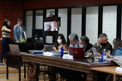 Diligencia. Procesados por posible cohecho en el caso Las Torres acudieron a la sala de audiencias de la Corte.