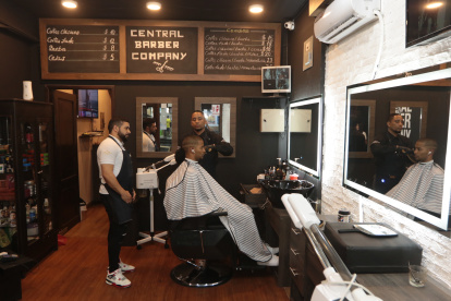 El ambiente acogedor logrado con una decoración apropiada es parte del éxito del negocio.