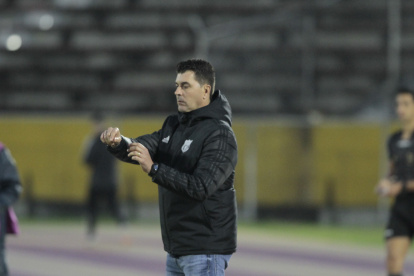 El español Ismael Rescalvo tiene un año más de contrato con Emelec.