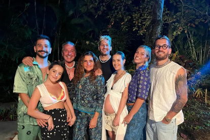 Fotografía cedida por la Fundación The House Project donde aparecen sus fundadores, la familia Montaner y sus cónyuges en Miami (EEUU).