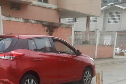 Norte. Una caña han colocado para advertir el hueco.