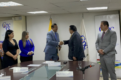 Acto. Posesión simbólica de Juan Carlos Larrea Valencia en el CPCCS.
