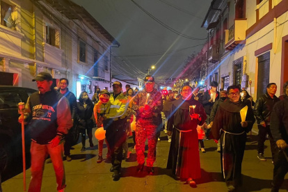Marcha con antorchas.