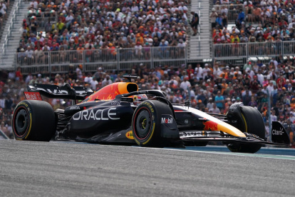 Ni Lewis Hamilton pudo quitarle el triunfo a Verstappen.