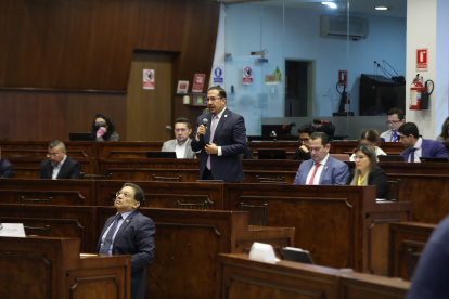 Intervención. El presidente del CPCCS, Hernán Ulloa, ante legisladores.