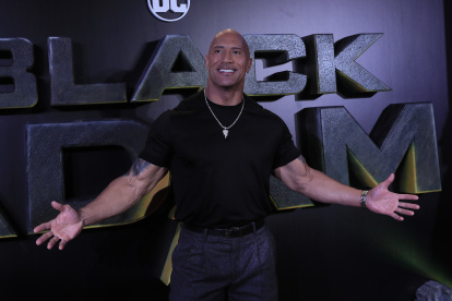El actor estadounidense Dwayne Johnson​ posa en la presentación de la película "Black Adam", en una fotografía de archivo.