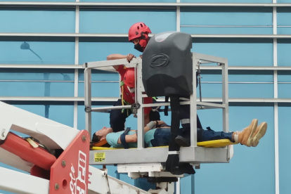 La simulación de los rescates los hicieron con carros canastas