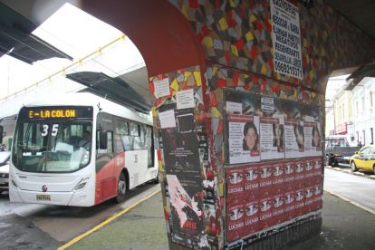 Sucio. Así lucen las paredes, puentes, postes y demás espacios públicos de la ciudad