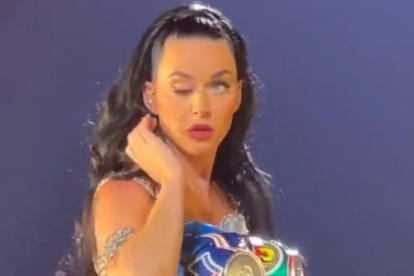 Katy Perry pierde el control de uno de sus parpados en un concierto