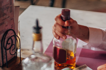 Referencial. Según un comunicado del Ministerio, en total se reportaron 25 casos de ingesta de alcohol adulterado.