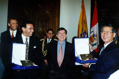 Hecho. Jamil Mahuad (i) por Ecuador y Alberto Fujimori por Perú firmaron.