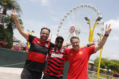 Ricardo de Souza, Fernando Lauritzen y Ricardo Ganz se fotografiaron con La Perla a sus espaldas.