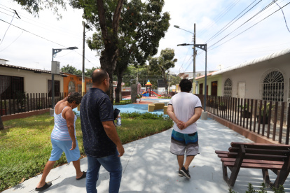 Un grupo de vecinos asegura que ellos realizan mantenimiento al parque y que otros llegar a ensuciarlo.
