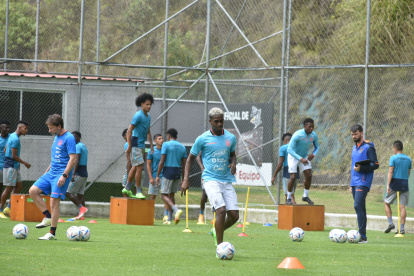 Félix Torres espera consolidarse como titular en la defensa de la Tricolor durante la Copa del Mundo