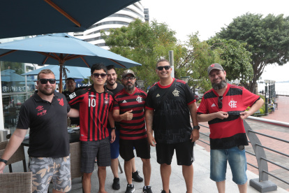 HINCHAS BRASILEROS EN EL MALECON 2000 27 DE OCTUBRE DEL 2022 ag-periodistas