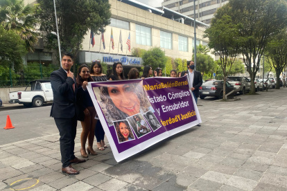 A la madre de la víctima, Elizabeth Otavalo, le inquieta la posibilidad de que la cadete pueda defenderse en libertad