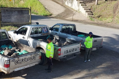 Imbabura. Uno de los operativos realizados por la Polcía, en 2021. Se hallaron tres camionetas con material mineralizado.