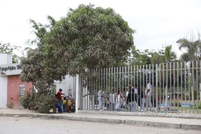 El plantel en donde sucedió el hecho está ubicado en el plan habitacional Ciudad Victoria, en el noroeste de Guayaquil.