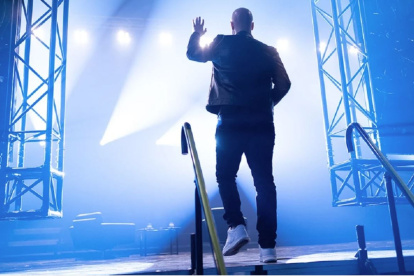 En seis capítulos, cada uno con su punto de vista, se relata el inicio de esta importante start up de la música.