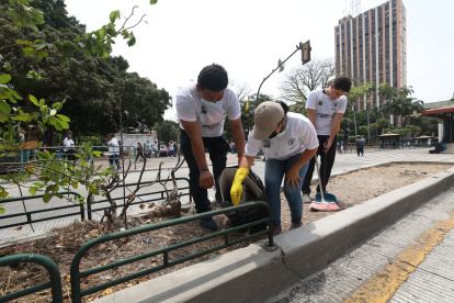 El punto donde confluyeron fue los exteriores del parque Centenario, a la altura de Lorenzo de  Garaicoa y el bulevar.