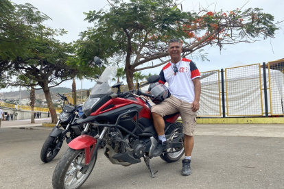 Natal Rivemar regresará a Brasil el lunes. Lo hará en moto. Dijo que quiere seguir viajando, ya que es su mayor pasión.