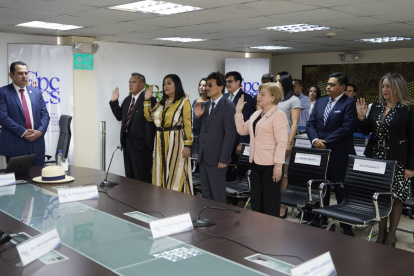 El Consejo de Participación Ciudadana y Control Social (CPCCS) posesionó ayer a los diez integrantes de la Comisión Ciudadana que vigilará el proceso de selección del nuevo contralor general del Estado