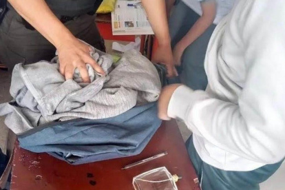 En las mochilas tres estudiantes portaban armas de fuego.