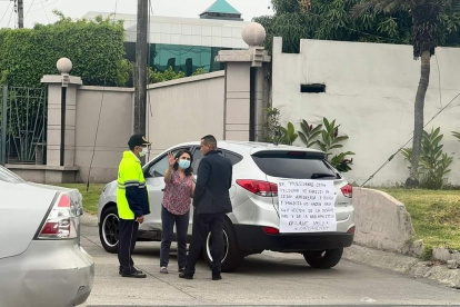 Denuncia. El último lunes una mujer protestó por la extorsión a negocios.