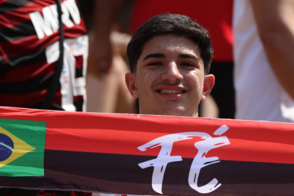 Hinchas del Flamengo en el estadio Monumental.