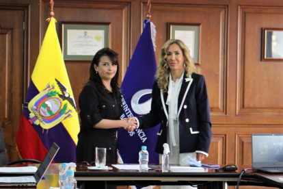 María de los Ángeles Rodríguez (d) nueva vocal en el IESS en representación de los empleadores.