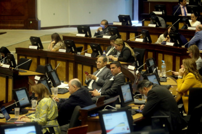 Los legisladores reflexionan sobre la fecha de finados y si hay más temor hacia los vivos o los muertos.