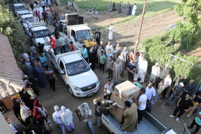 Tanta. Varios camiones se utilizan para trasladar el ajuar de la novia.
