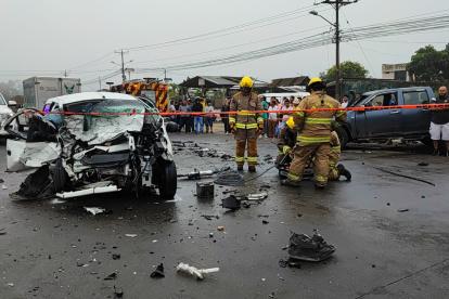 Bomberos, policía nacional y criminalística acudieron al lugar