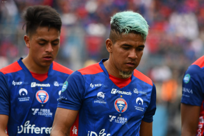 Los jugadores de Olmedo se lamentan después de perder el partido ante el Manta