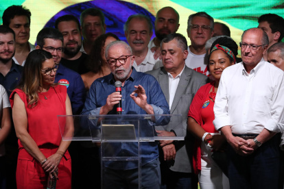 El expresidente brasileño Luiz Inácio Lula da Silva ofrece un discurso hoy, en Sao Paulo (Brasil).