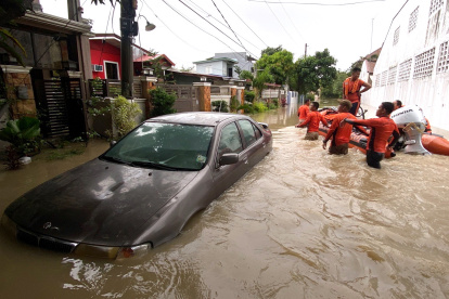 Unas 63 personas permanecen desaparecidas por las inundaciones y corrimientos de tierra provocados por la tormenta tropical Nalgae