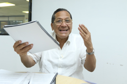 Postura. Para el asambleísta Luis Almeida la normativa debió cambiarse hace muchos para reestructurar el directorio del IESS.