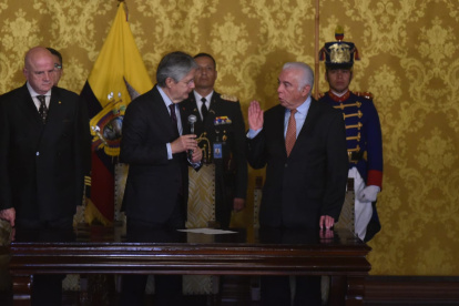 El presidente Lasso posesionó este 31 de octubre de 2022 a Fernando Santos Arbite como ministro de Energía.