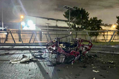 Madrugada de terror en Guayaquil: Policías asesinados, coches bombas en UPC, gasolineras y hasta en una terminal de buses.