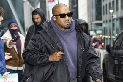 El rapero vive uno de los peores momentos de su vida, luego de sus comentarios antisemitas.